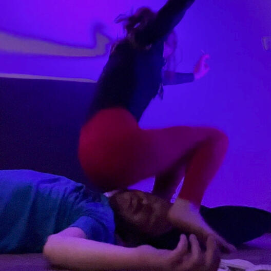 Butt drop to the face Woman jumps up and lands sitting on guy's face